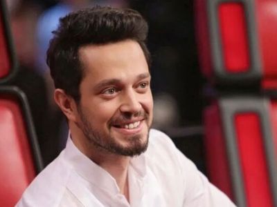 Murat Boz'dan karın kası şovu! Üstsüz poz veren ünlü şarkıcı genç kızların gözlerini kamaştırdı