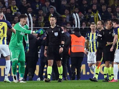Fenerbahçe - Trabzonspor derbisinde yaşanan olaylar medyada yer bulmadı! Benzer olaylar Trabzon'a ceza yağmıştı