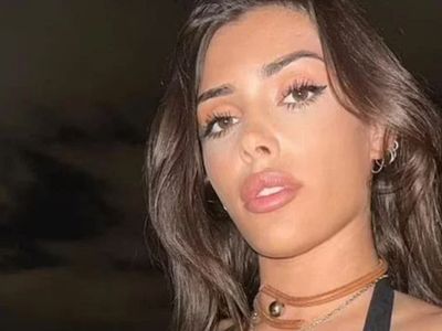 Kanye West'in eşi Bianca Censori sınırları epey zorladı: Şeffaf çorabın altına hiçbir şey giymeden...