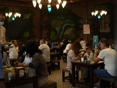 İstanbul'da 8 bin 400 lira'ya Çalışacak Garson Bulunamıyor