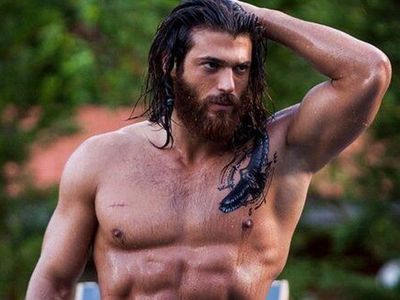 Can Yaman'dan kafaları karıştıran paylaşım! O fotoğrafı gören din mi değiştirdin dedi
