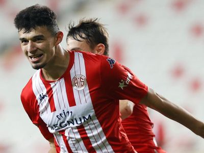 Trabzonspor, Antalyasporlu Gökdeniz Bayrakdar'ı Transfer Etmek İstiyor!