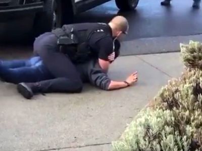 Polis memuru görevi başında cinsel ilişkiye girdi: O görüntüler sosyal medyayı ayağa kaldırdı