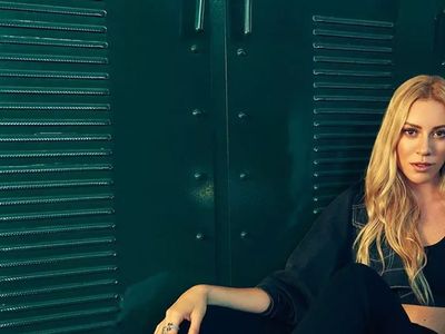 Sosyal medya bu fotoğrafı konuşuyor: Sinem Kobal’la aynı dizide rol aldığı kardeşinin o görüntüleri ortaya çıktı