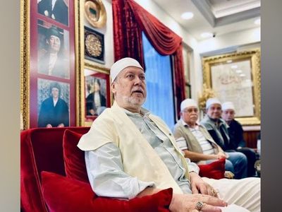 İçerisinde birçok ünlü barındıran tarikatın yeni lideri belli oldu! Ünlü isim mesleğini bırakıp şeyh oldu