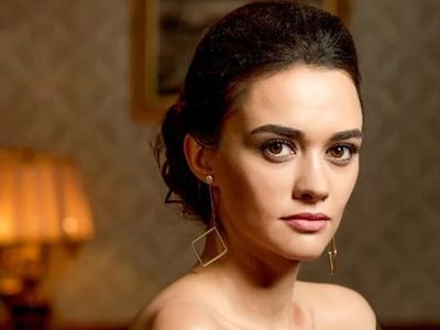 Hande Soral kimdir?