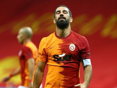Galatasaray'da Kaptan Arda Turan Futbolu Bırakıyor!