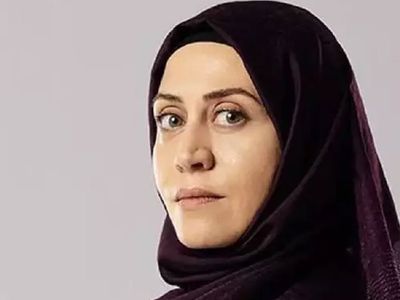 Kızıl Goncalar'ın Hasna'sı gerçek hayattaki haliyle büyüledi! Selen Öztürk kimdir?