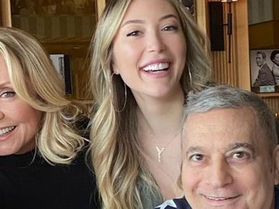 Yasmin Erbil pozlarıyla dudak ısırttı! Baba kızın arasını açan O fotoğraflar yorum yağmuruna tutuldu ‘Yandı buralar’