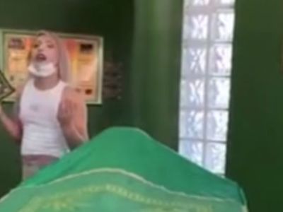 Türbede Video Çeken Kıza Tepkiler Çığ Gibi Büyüdü!