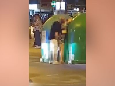Skandal olay! Çöp kutusunun yanında sevişmeye başladılar o çifte polisten meydan dayağı geldi 'Oh be sonunda'