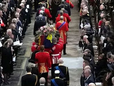 Devlet liderlerinin de katıldığı Kraliçe 2. Elizabeth'in cenaze töreninden ilk kareler geldi