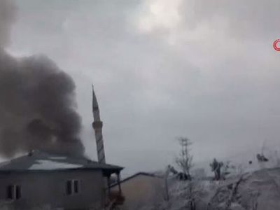 Küle dönen camiden çıkan Kur'an-ı Kerim'ler görevlileri şaşırttı!