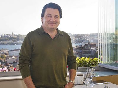 Vedat Milor Baklava mı Sütlaç mı Anketiyle Sosyal Medyayı İkiye Böldü