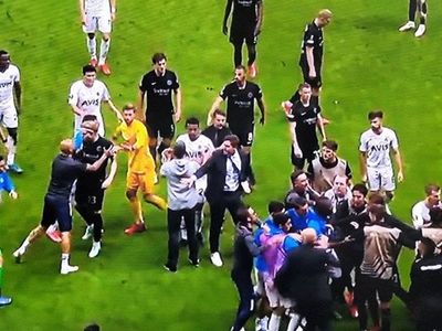 Eintracht Frankfurt - Fenerbahçe Maçında, Osayi Samuel'e Yapılan Faul Sonrası Gerilim Yükseldi!