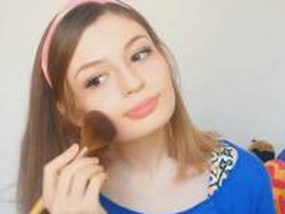 Fenomen Meryem Can'ın bir Youtube videosundaki müstehcen fotoğrafı sosyal medyada olay oldu!
