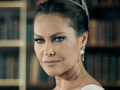 Hülya Avşar kimdir?
