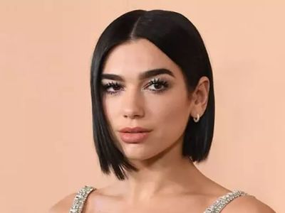 Dua Lipa kız arkadaşı ile kucak kucağa yakalandı! Hereksin içinde bir sevişmedikleri kaldı