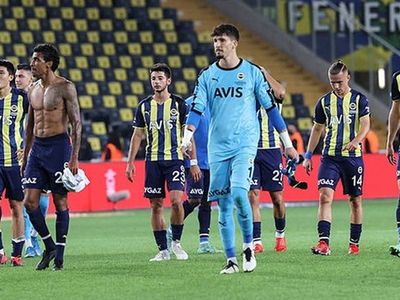 Mesut Özil ve Vitor Pereira'nın Fenerbahçe-Giresunspor Maçından Sonraki Görüntüleri Dikkat Çekti!