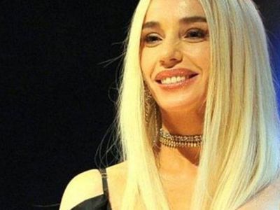 Gülşen sahnede yine yaptı yapacağı! Ama bu sefer abarttı kocasının gözü önünde önce erkek arkadaşının kucağına oturdu sonra da Edis'le kalça dansı yaptılar