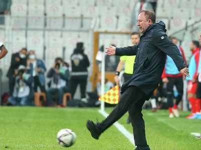 Beşiktaş Teknik Direktörü Sergen Yalçın'ın PFDK Tarafından Açıklanan Cezası Belli Oldu!