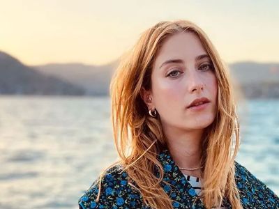 Hazal Kaya’nın paylaşımı kafaları karıştırdı: 2.bebeğine hamile olan ünlü oyuncu evi boşaltıyor