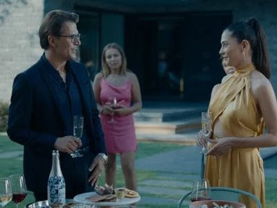 Netflix'ten yeni Türk yapımı geliyor: Fragmanı olay oldu! Alperen Duymaz ve Funda Eryiğit'ten ateşli sahne!