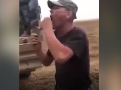 Rusya'da arkadaşlarına gösteriş yapmak için ağzına yılan sokan adamın hazin sonu