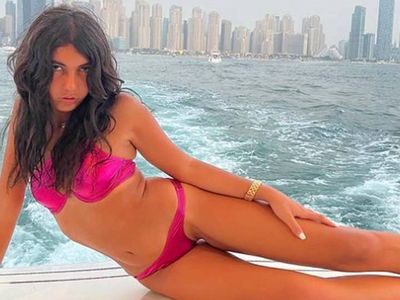 Bahar Candan Instagram hesabından yine herkesi çıldıracak bir paylaşım yaptı! Dubai'den vazgeçemeyen Candan bu kez bir adamla cinsel ilişki anlarını açık açık paylaştı