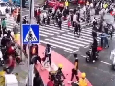 Katliam gibi kaza: Bir anda yayaların arasına daldı, çok sayıda ölü ve yaralı var
