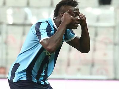 Adana Demirsporlu Mario Balotelli, Menemenspor'da Forma Giyen Kardeşiyle İddiaya Girdi!