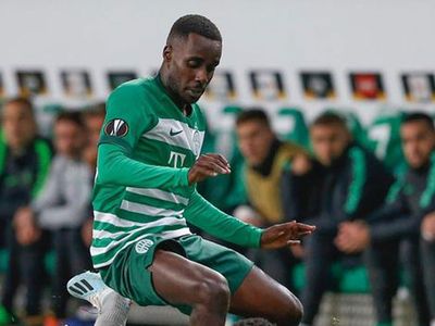 Beşiktaş'ın transfer gündemine aldığı Tokmac Chol Nguen takımında kalmaya karar verdi!
