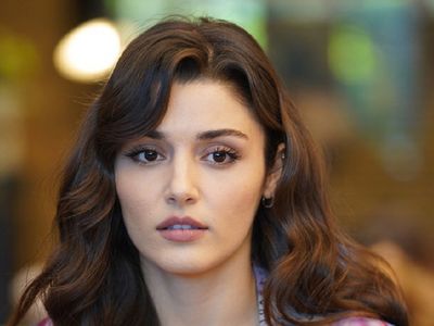 Hande Erçel'den herkesi üzecek iddia! Hastane ziyaretlerinin nedeni belli oldu kanser teşhisi konulduğu söylendi!