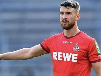 Salih Özcan kimdir?