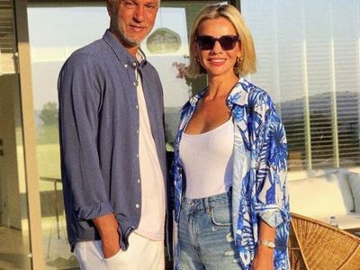Esra Erol'dan Tatil Pozları! Bikinisiyle Sere Serpe Poz Verdi!