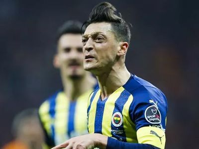 Galatasaray Fenerbahçe Derbisinin Ardından Avrupa Basınından Mesut Özil'e Övgüler Geldi!
