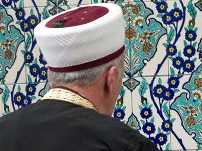 Din görevlilerinin şaşırtan plaj isteği!