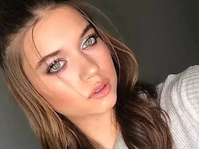 Yalı Çapkını'nın Seyranı'ı Afra Saraçoğlu'ndan cesur pozlar: Yine ortalığı kasıp kavurdu!