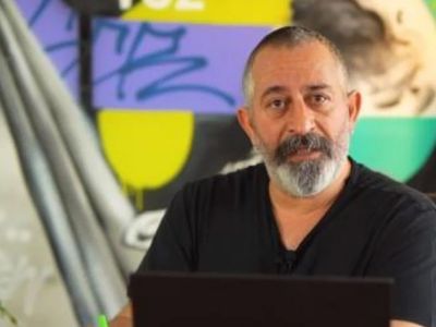 Cem Yılmaz kötü haberi sosyal medyadan duyurdu! Sevenlerini yasa boğdu