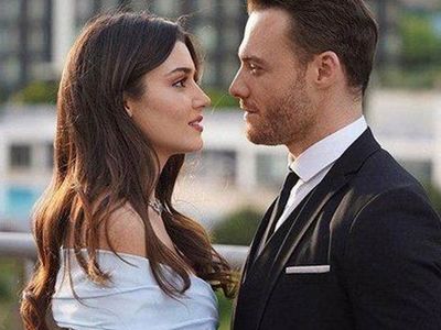 Kerem Bürsin aşk orucunu İspanya'da bozdu: Dünyaca ünlü 2 çocuklu oyuncuyla beraber!