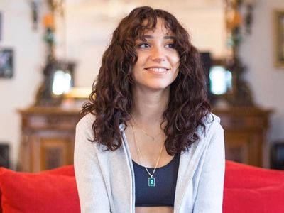 Ünlü Şarkıcı Zeynep Bastık Kimdir?