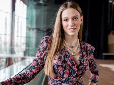 Serenay Sarıkaya'dan Üzücü Haber Lüks Aracı Kaza Yaptı!