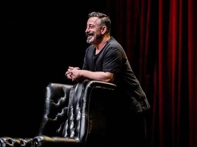Cem Yılmaz kimdir?