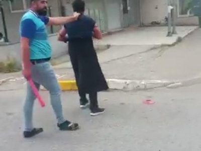 İstanbul'da Eşini Taciz Eden Adama Etek Giydirdi