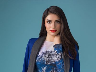 Hazar Ergüçlü Kimdir?