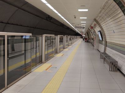 Rezillikler gün geçtikçe artıyor! Bebek’ten sonra iki kişi daha Ümraniye metrosunda alenen cinsel ilişkiye girdi