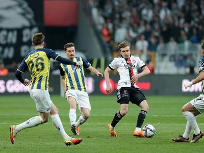 Emre Bol, Beşiktaş - Fenerbahçe derbisinde Beşiktaşlı futbolcu ve taraftarların gerginliğine anlam veremediğini söyledi