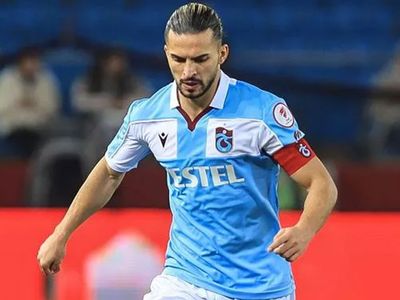 Şampiyon Trabzonspor'un futbolcusu Hüseyin Türkmen, Çaykur Rizespor'a transfer oluyor!
