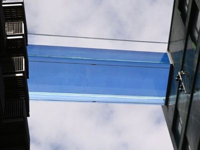 İngiltere'de Saydam Gökyüzü Havuzuna Ziyaretçiler Akın Etti