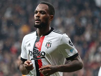 Başakşehir Teknik Direktörü Emre Belözoğlu, Beşiktaş'ın yıldızı Cyle Larin'in transfer edilmesini istiyor!